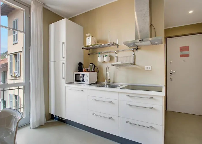 Delightful A Few Steps From Port * Como